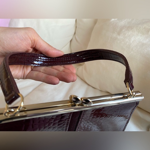 Liz Claiborne burgundy patent faux croc minibag with top handle - Picture 6 of 16